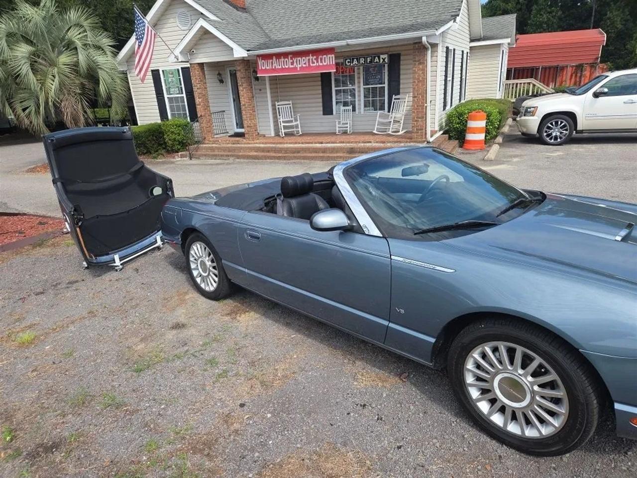 Ford Thunderbird Deluxe 2005