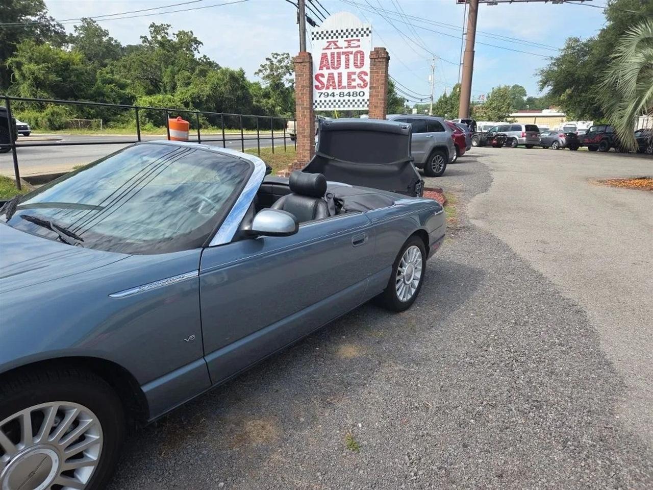 Ford Thunderbird Deluxe 2005