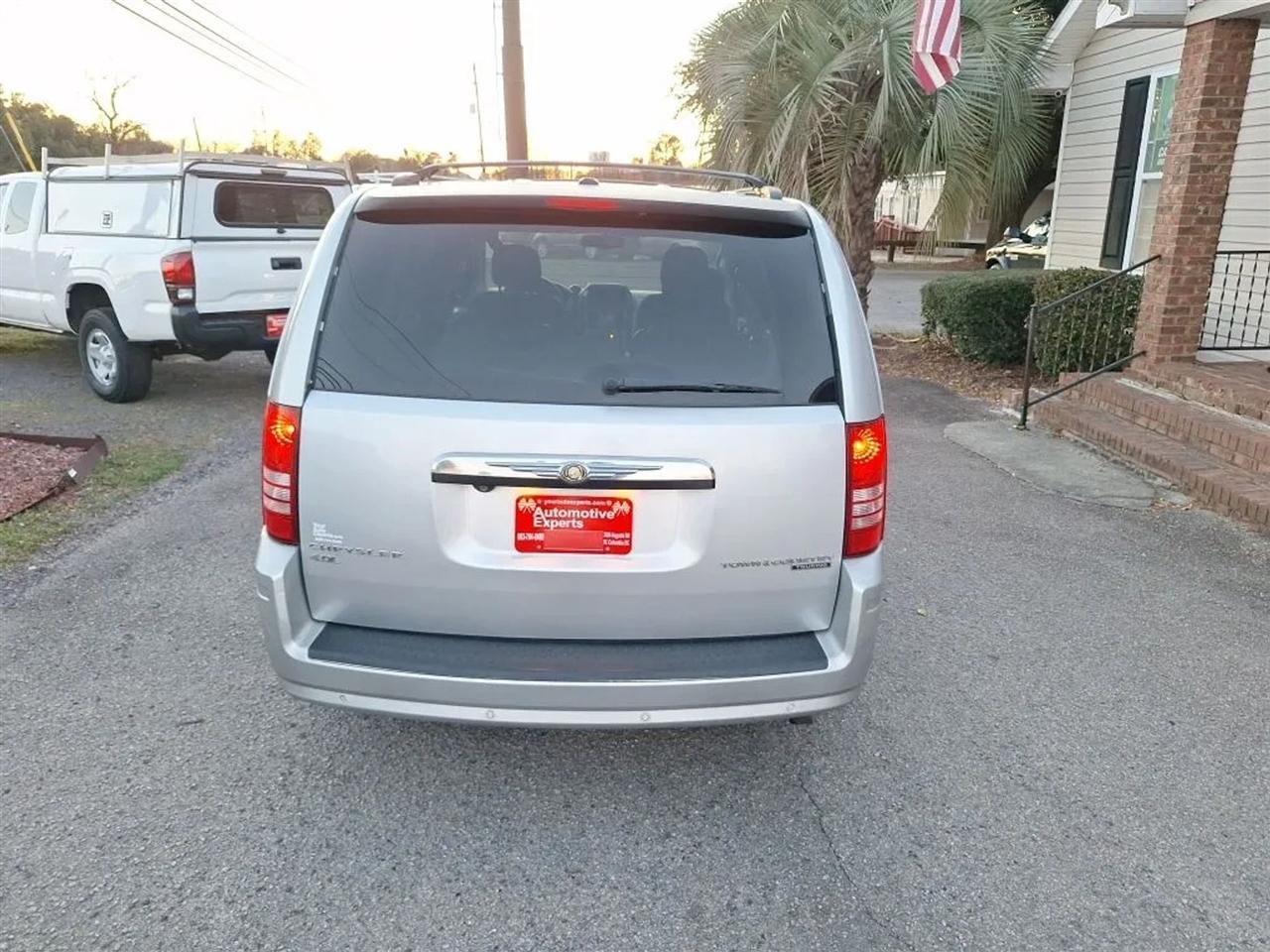 Chrysler Town & Country Touring 2010