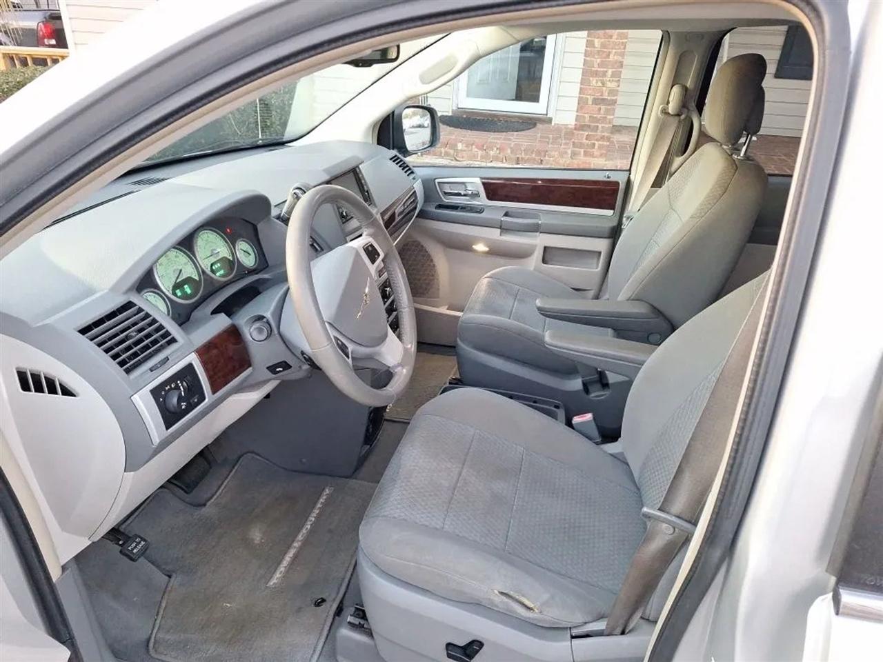 Chrysler Town & Country Touring 2010