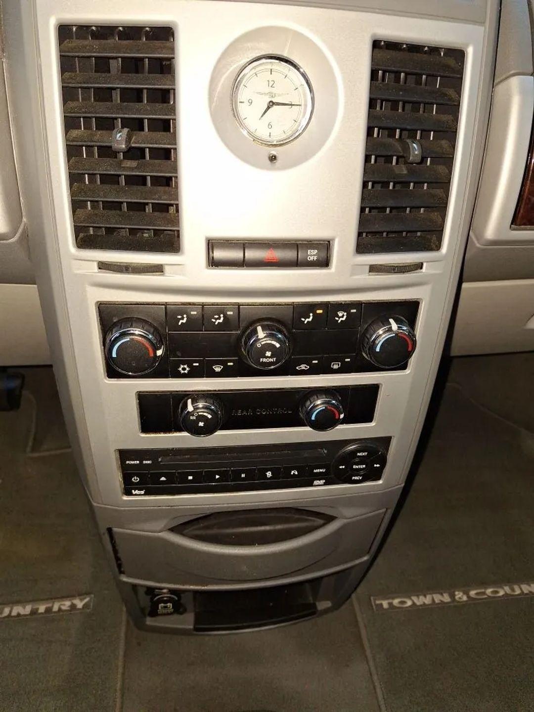 Chrysler Town & Country Touring 2010