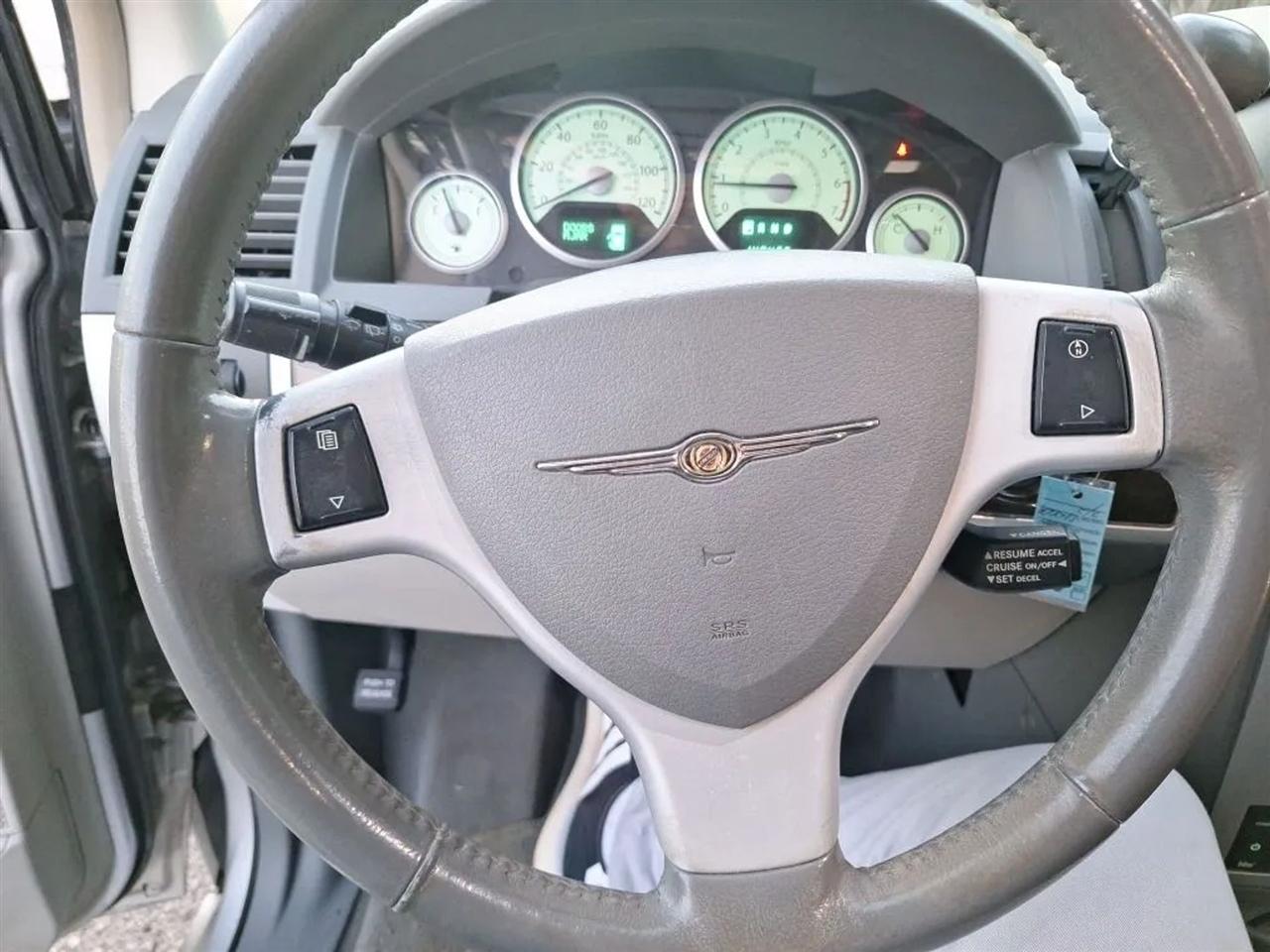 Chrysler Town & Country Touring 2010