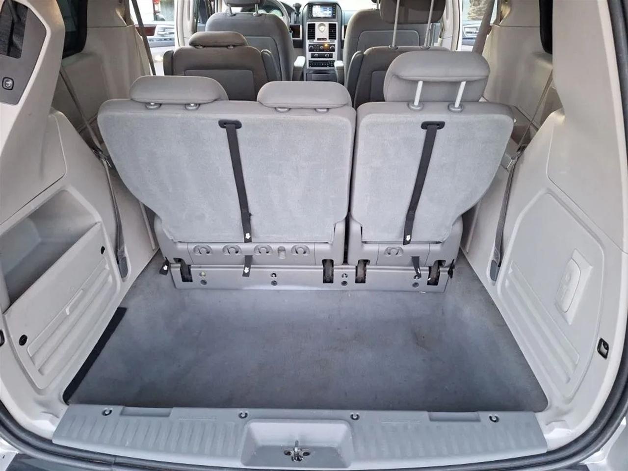 Chrysler Town & Country Touring 2010