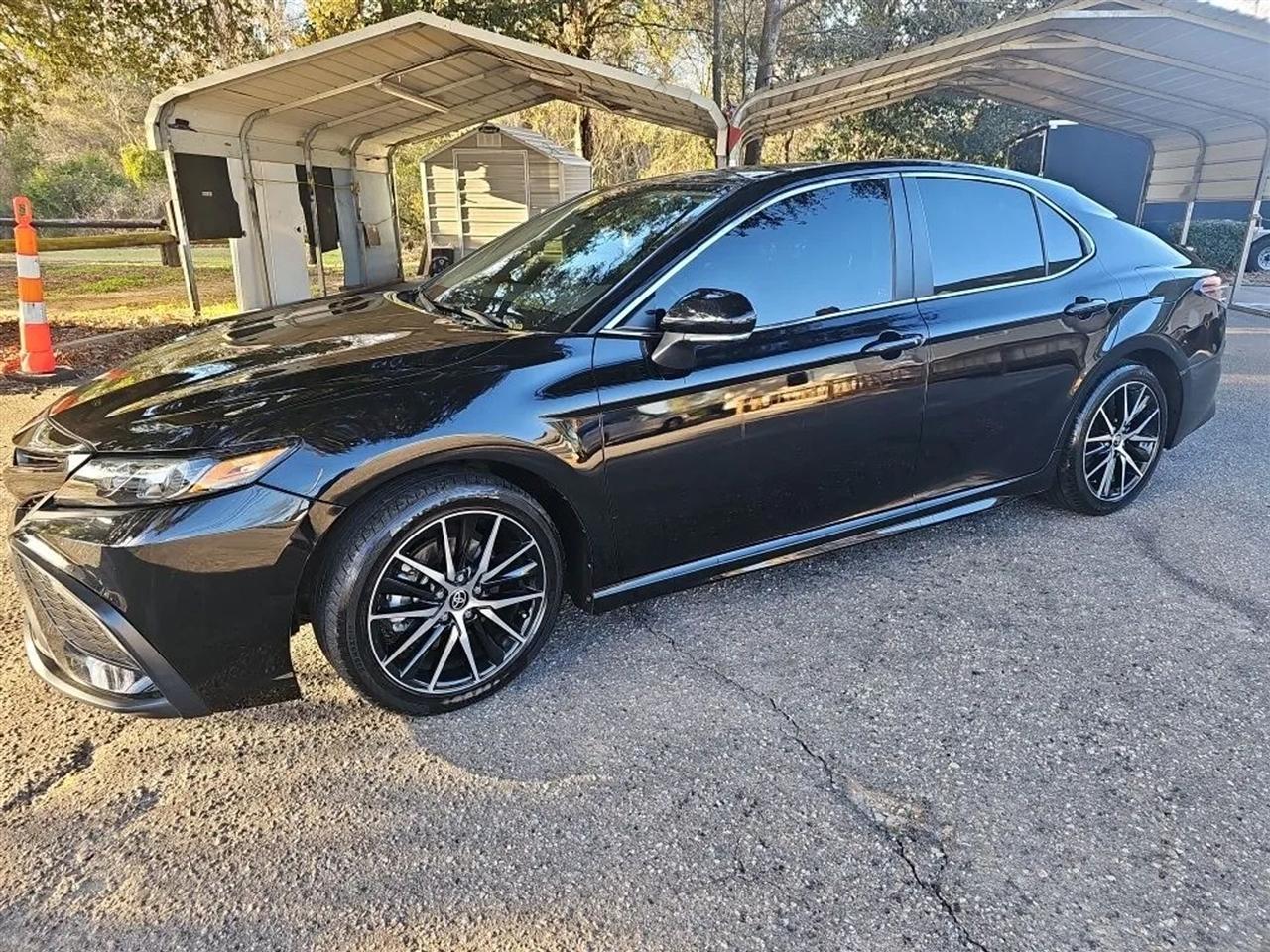 Toyota Camry SE 2023