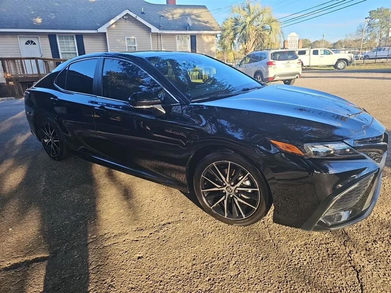 Toyota Camry SE 2023