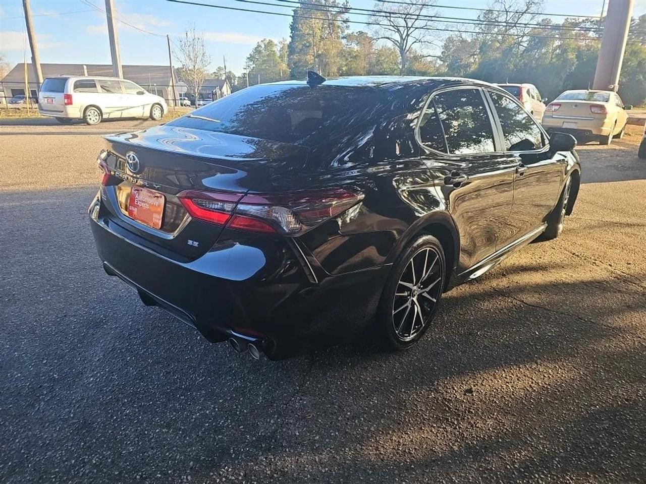 Toyota Camry SE 2023