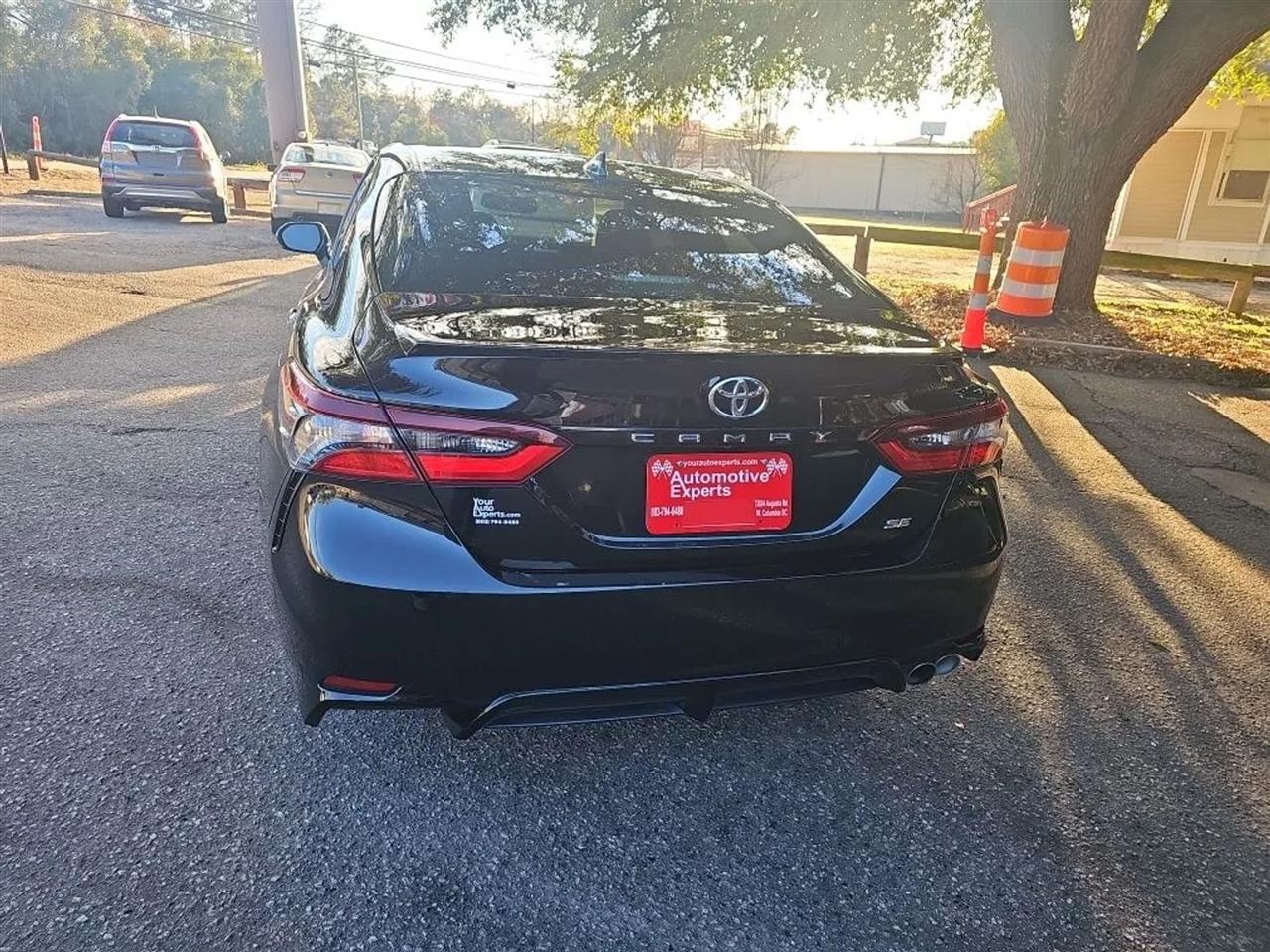 Toyota Camry SE 2023