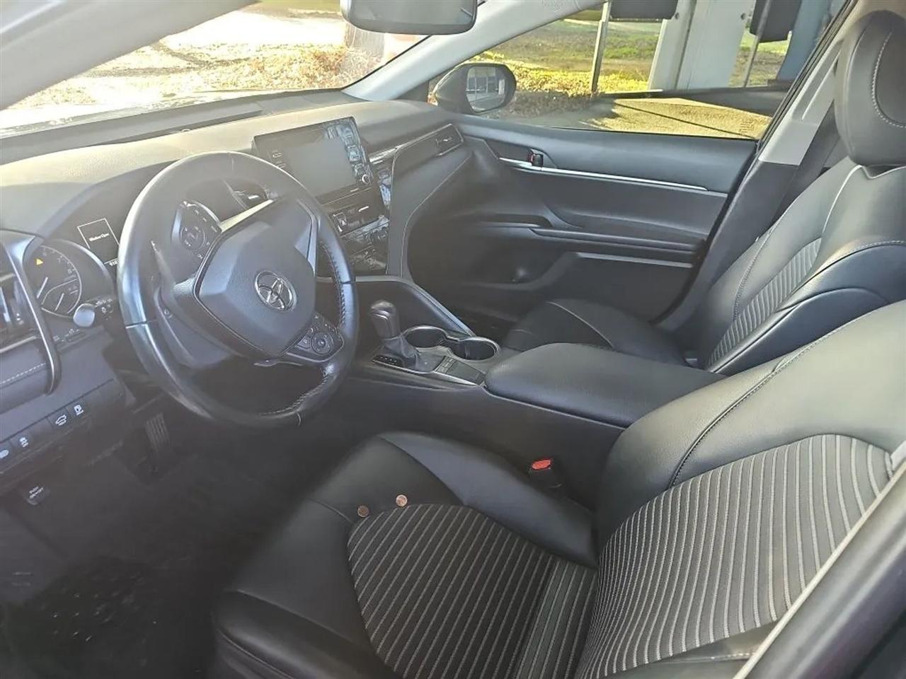 Toyota Camry SE 2023