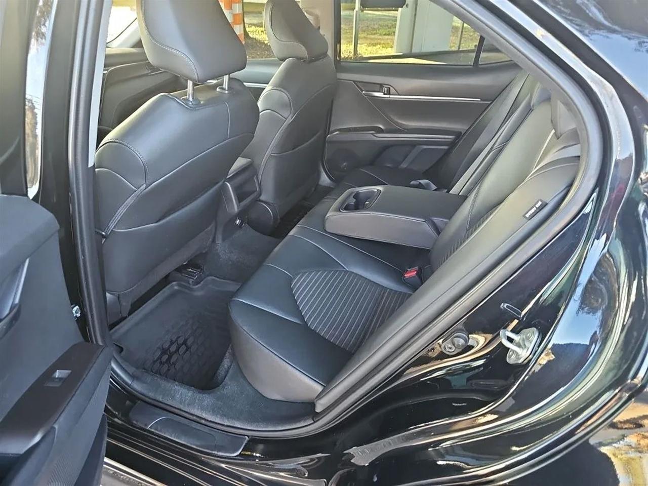 Toyota Camry SE 2023