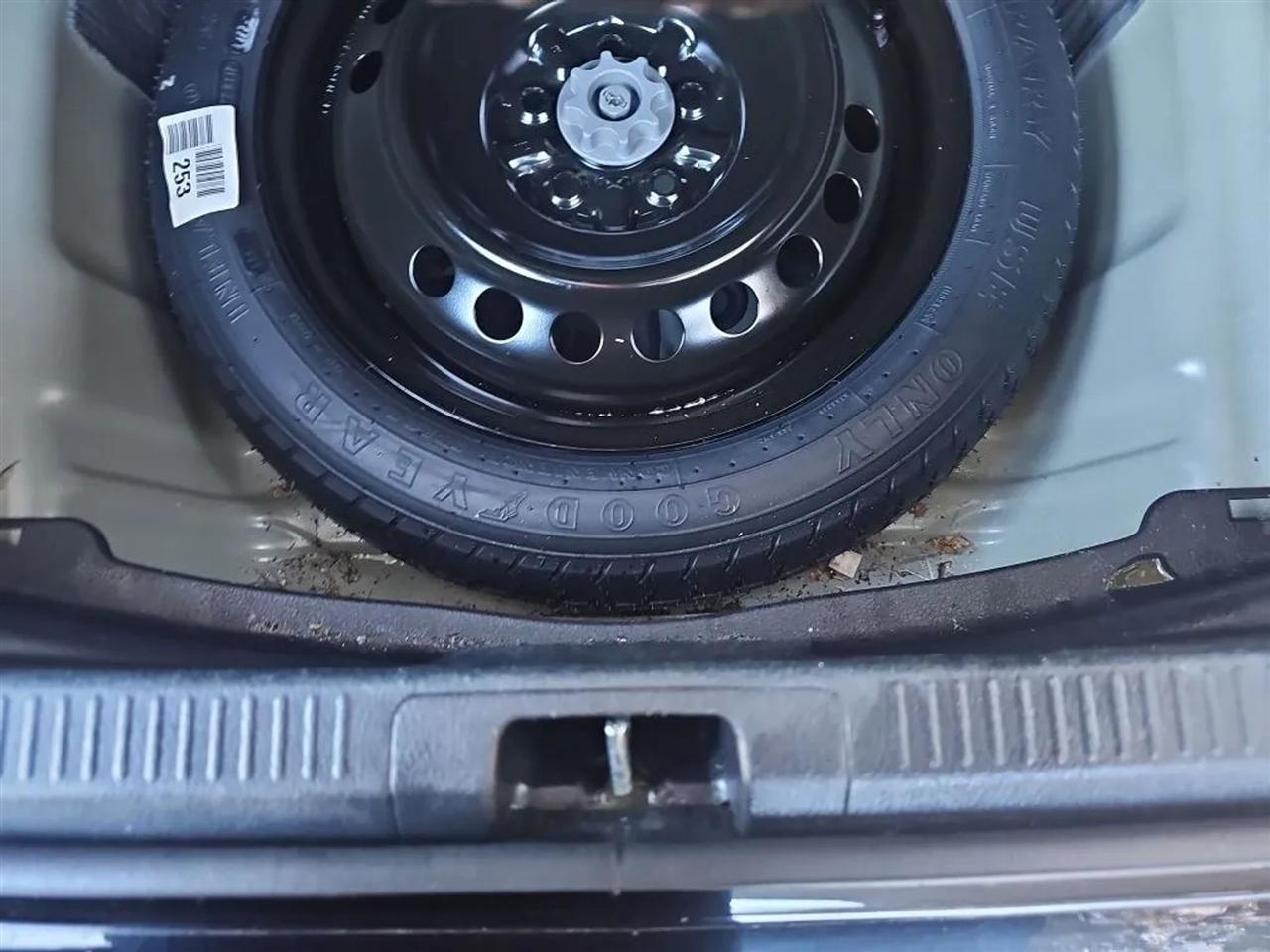 Toyota Camry SE 2023