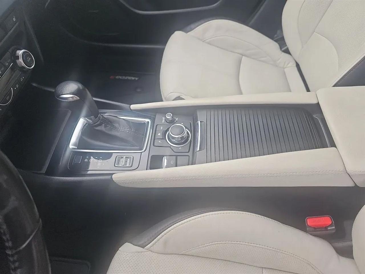 Mazda MAZDA3 s Grand Touring AT 5-Door 2018