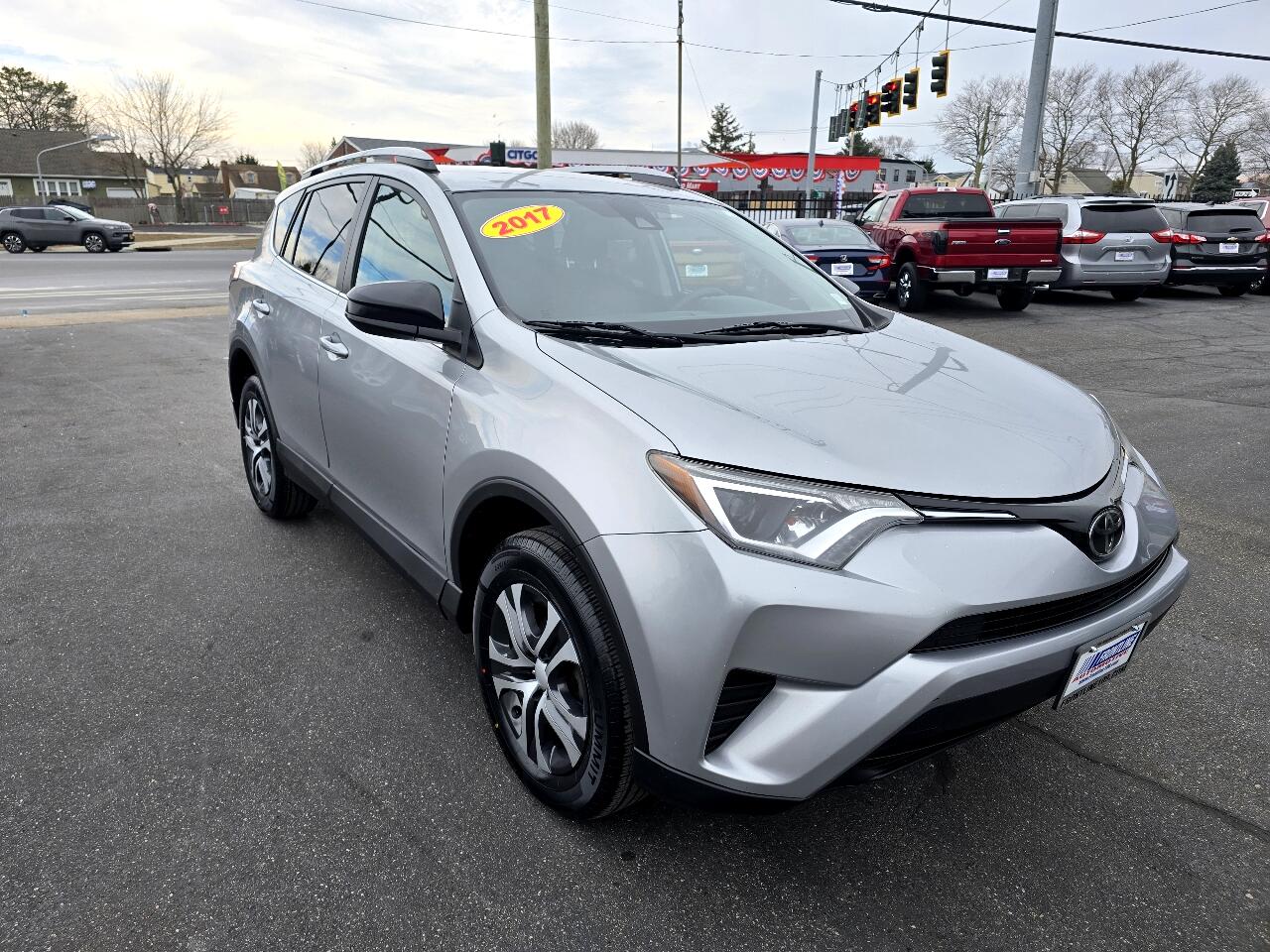2017 Toyota RAV4 LE photo 8