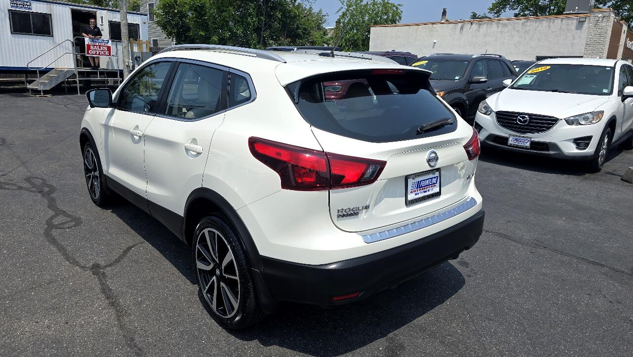 2018 Nissan Rogue Sport SL photo 3