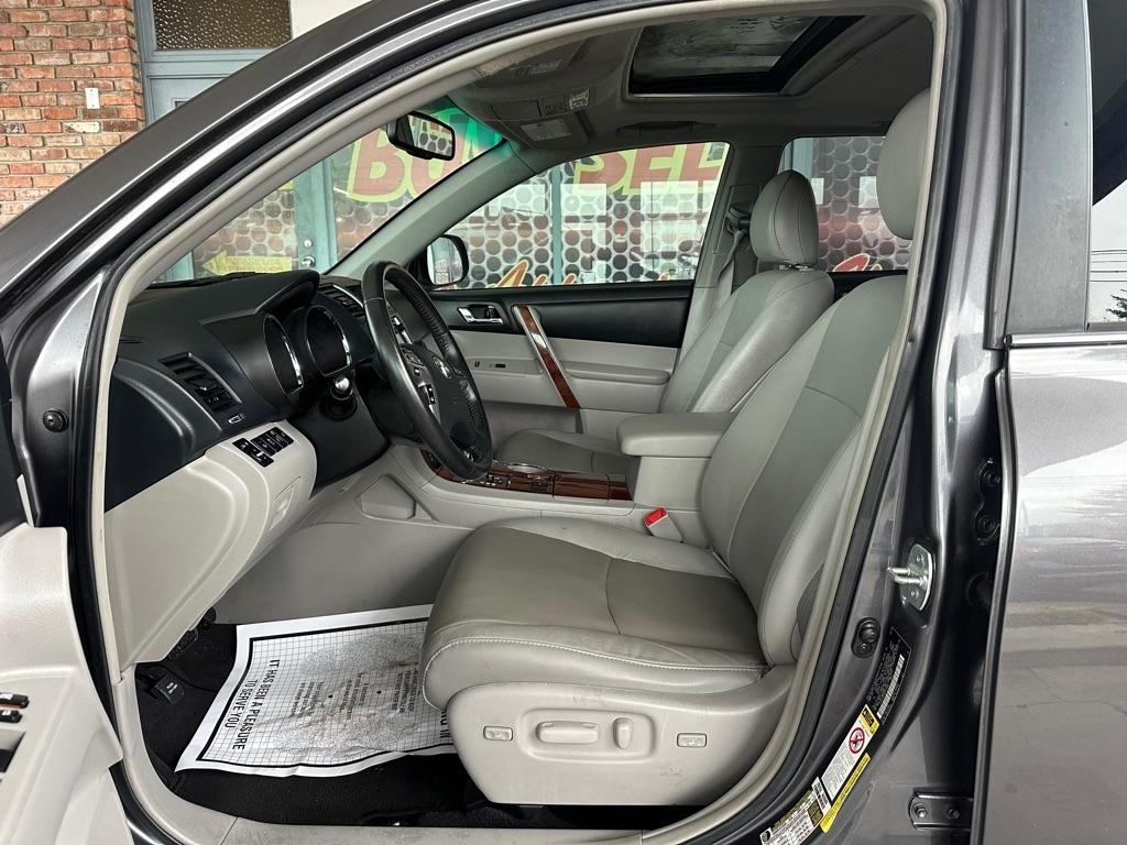 Toyota Highlander Limited 2WD 2013