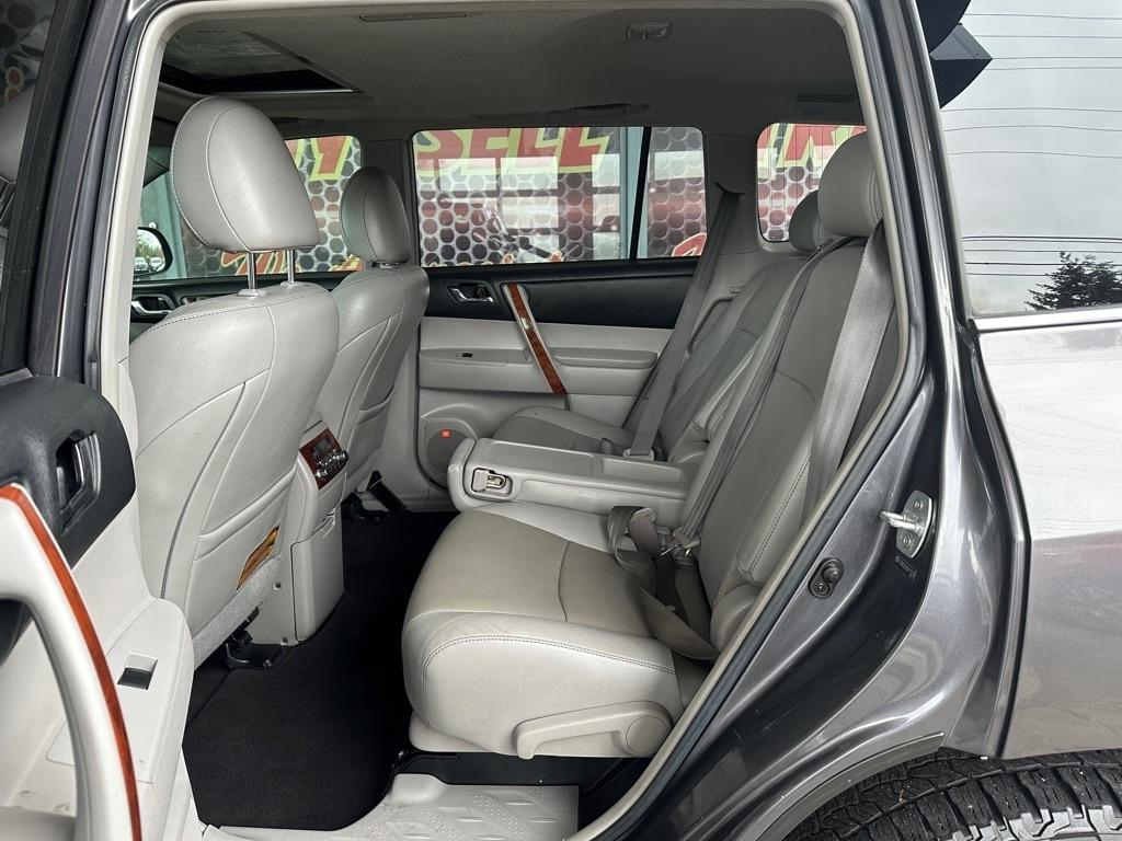 Toyota Highlander Limited 2WD 2013