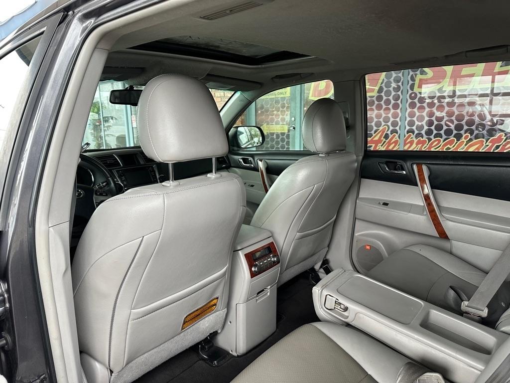 Toyota Highlander Limited 2WD 2013