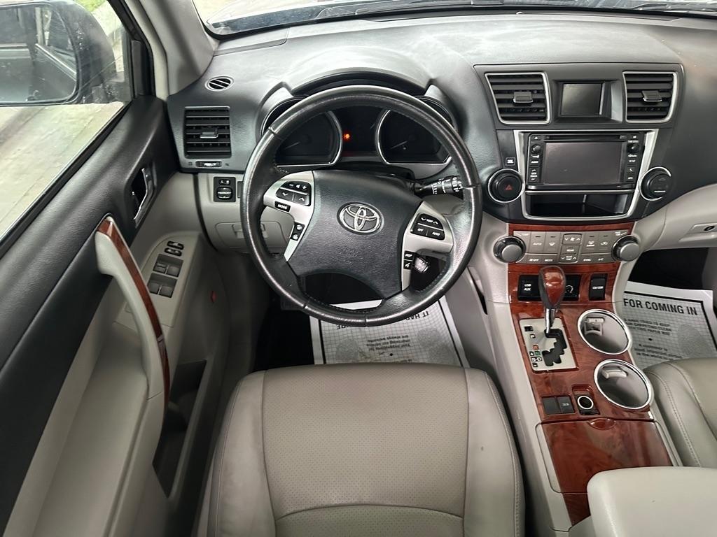 Toyota Highlander Limited 2WD 2013