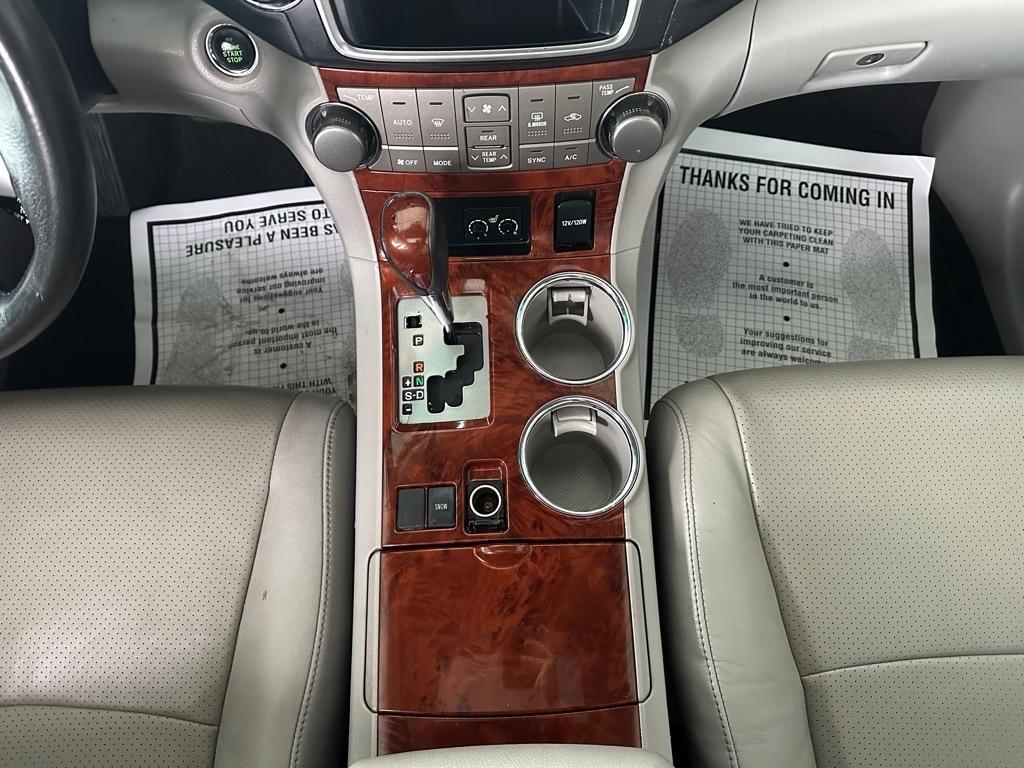 Toyota Highlander Limited 2WD 2013