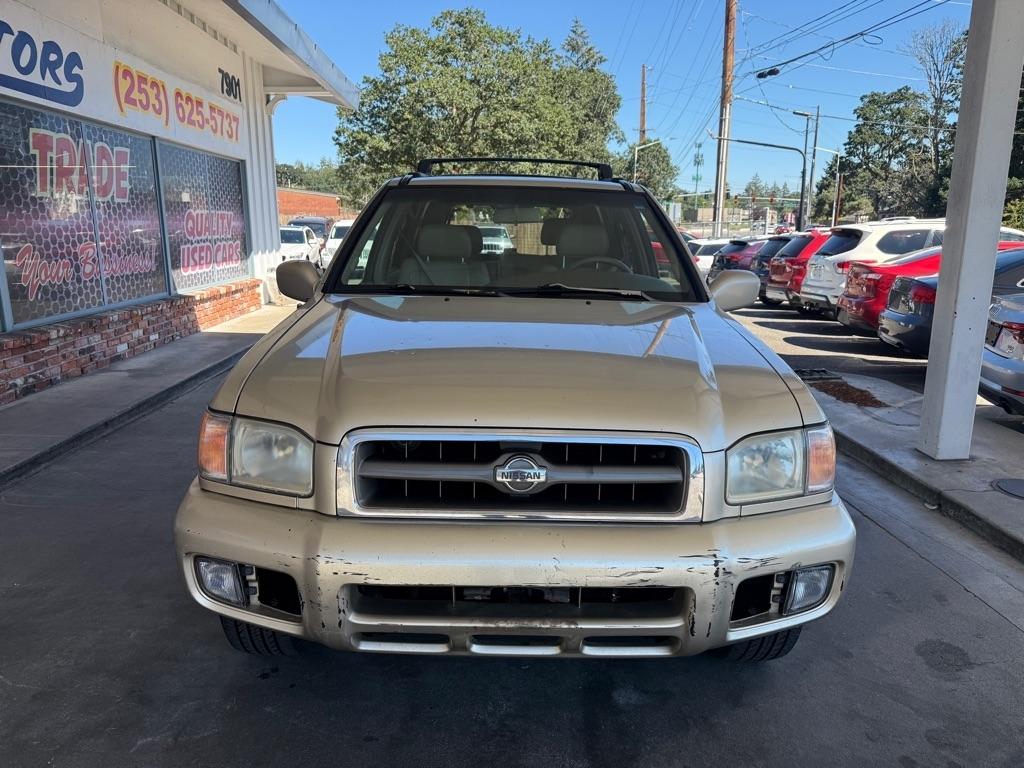 Nissan Pathfinder LE 4WD 2000