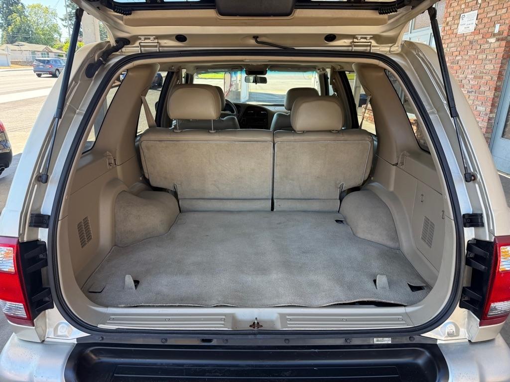 Nissan Pathfinder LE 4WD 2000