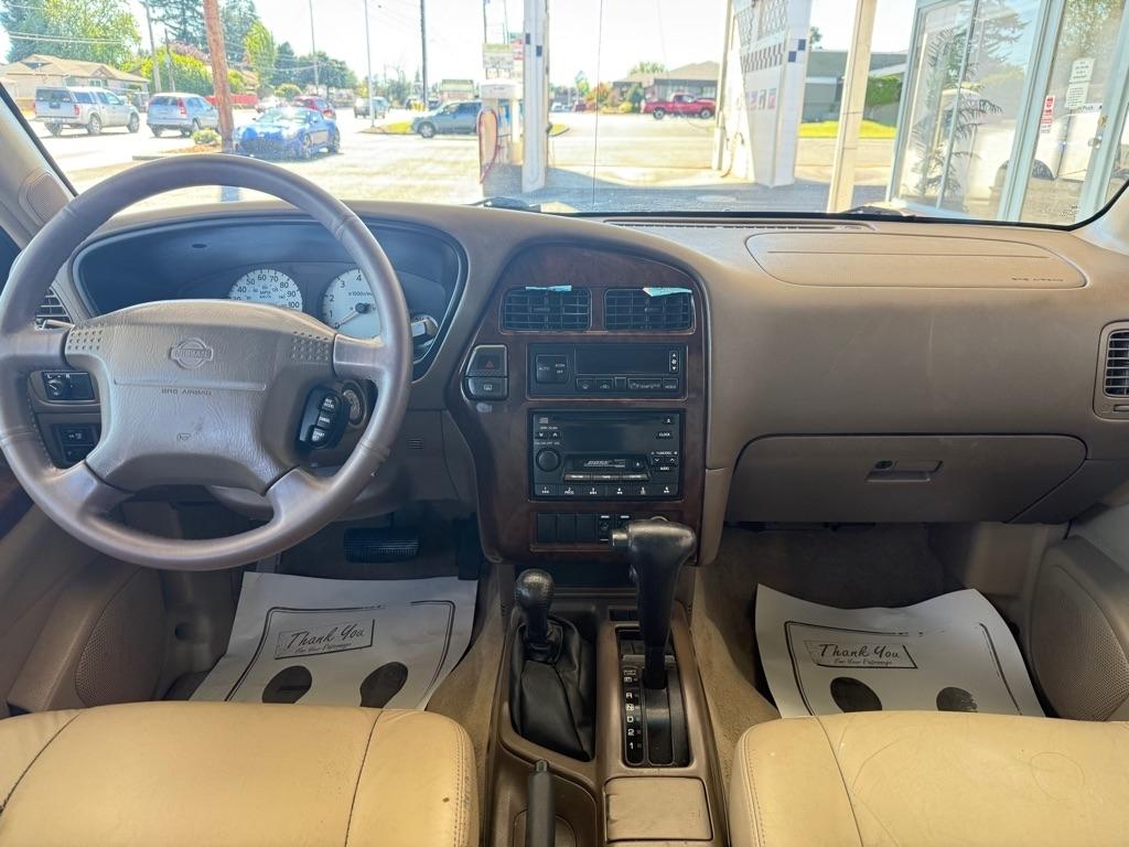 Nissan Pathfinder LE 4WD 2000
