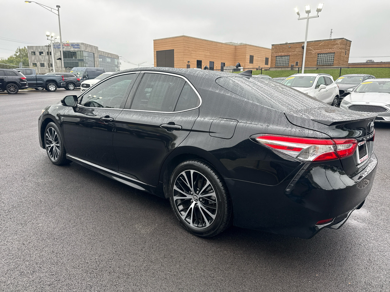 Toyota Camry SE 2020