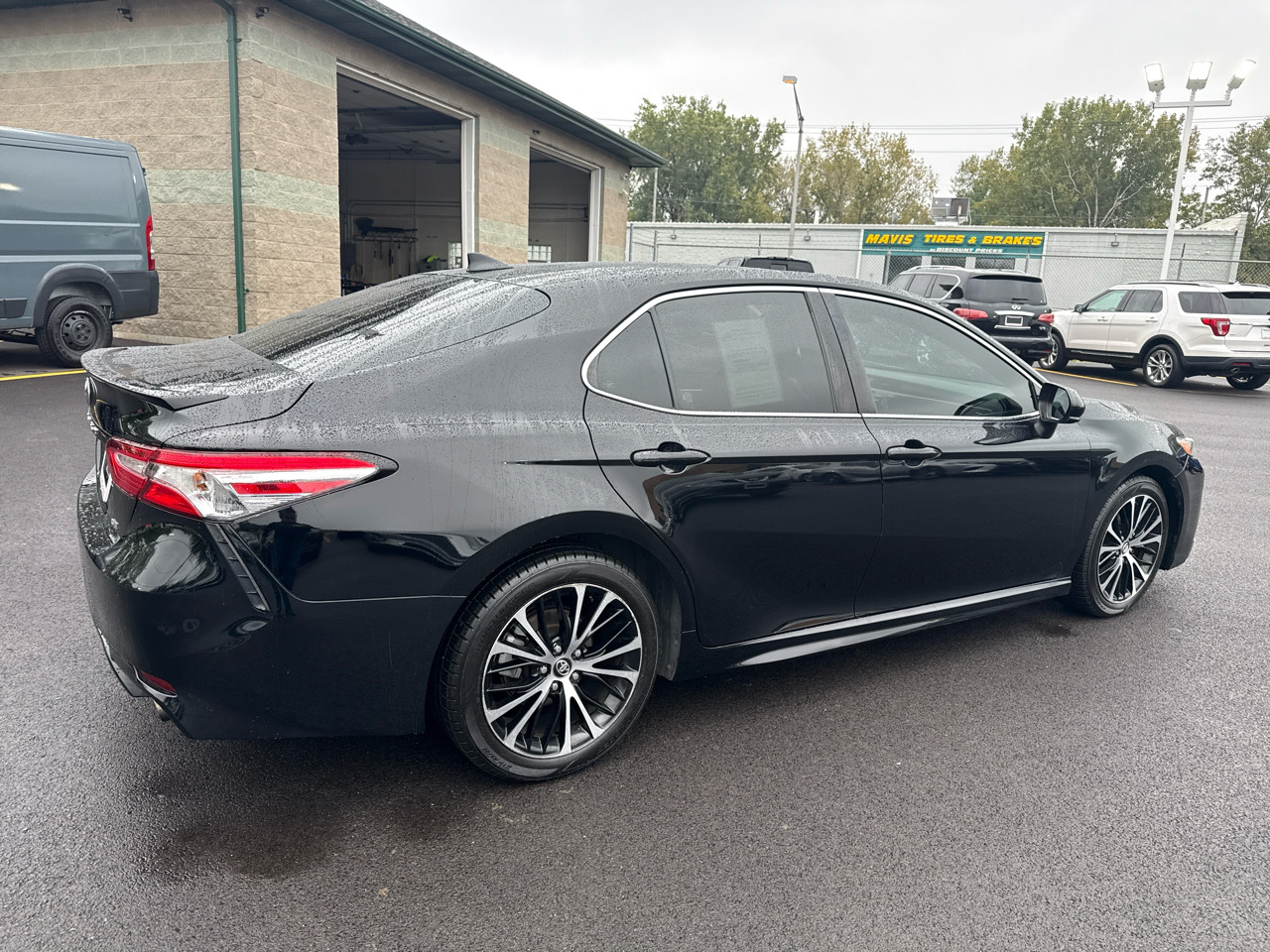 Toyota Camry SE 2020