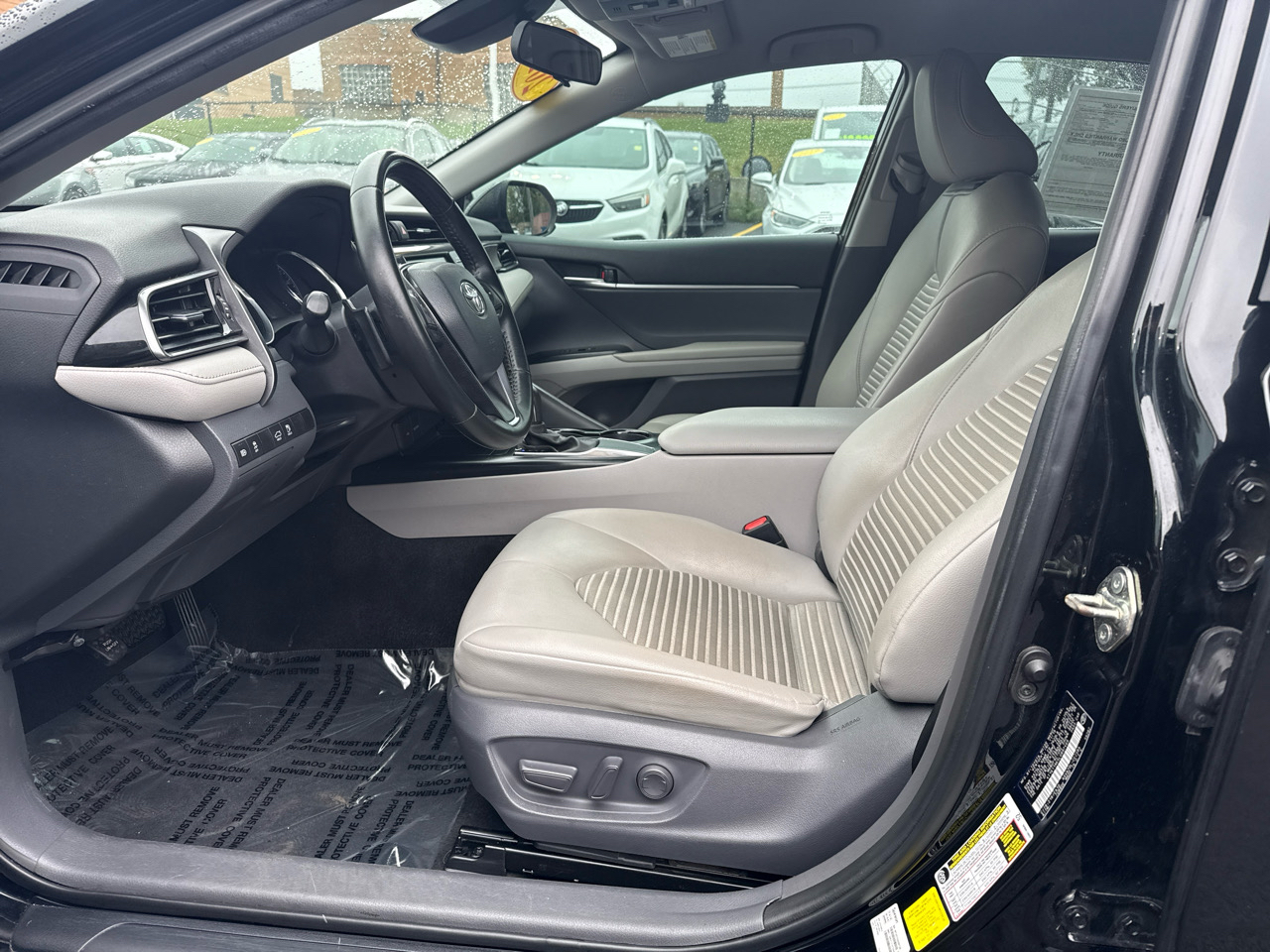 Toyota Camry SE 2020
