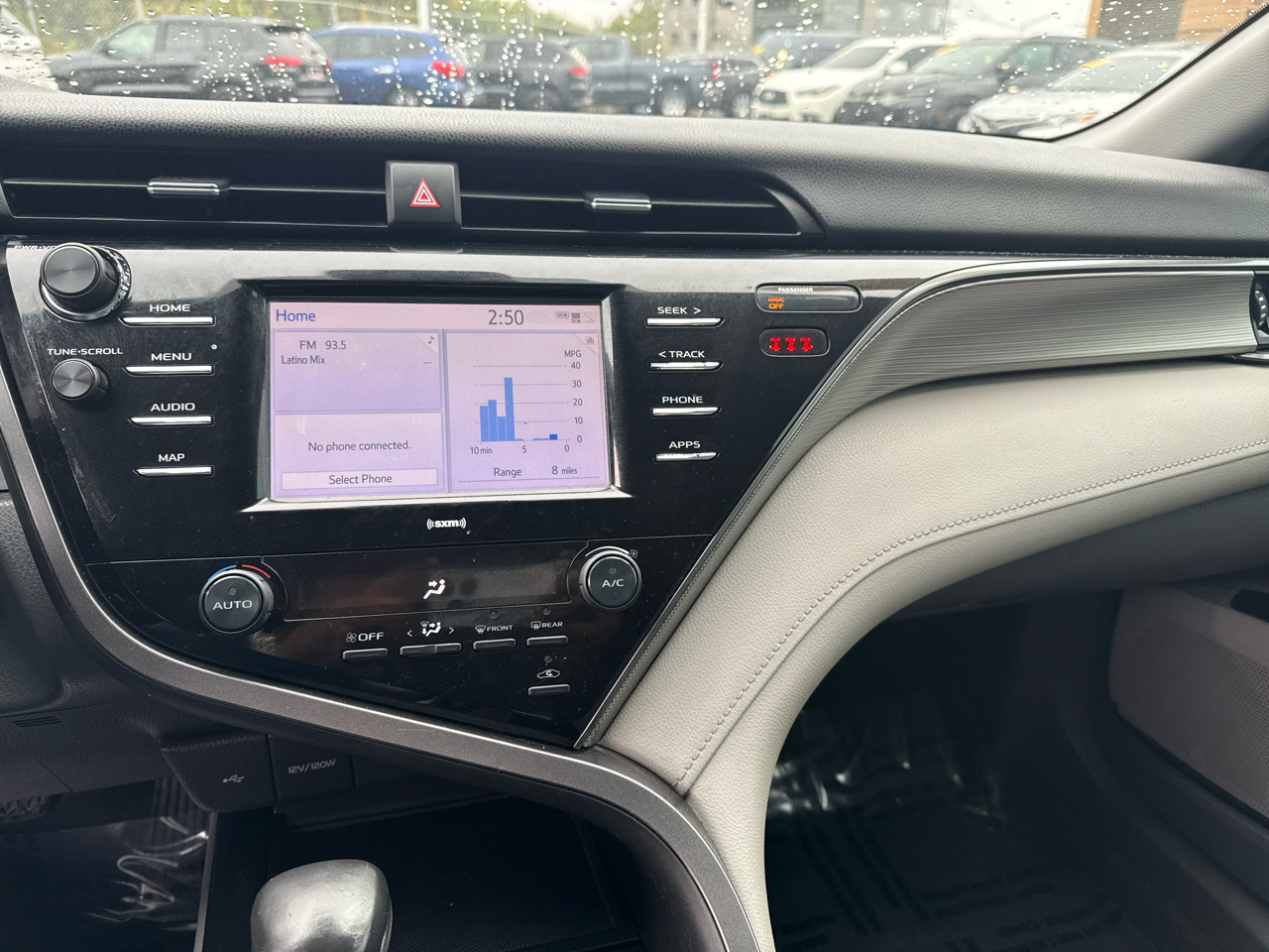 Toyota Camry SE 2020
