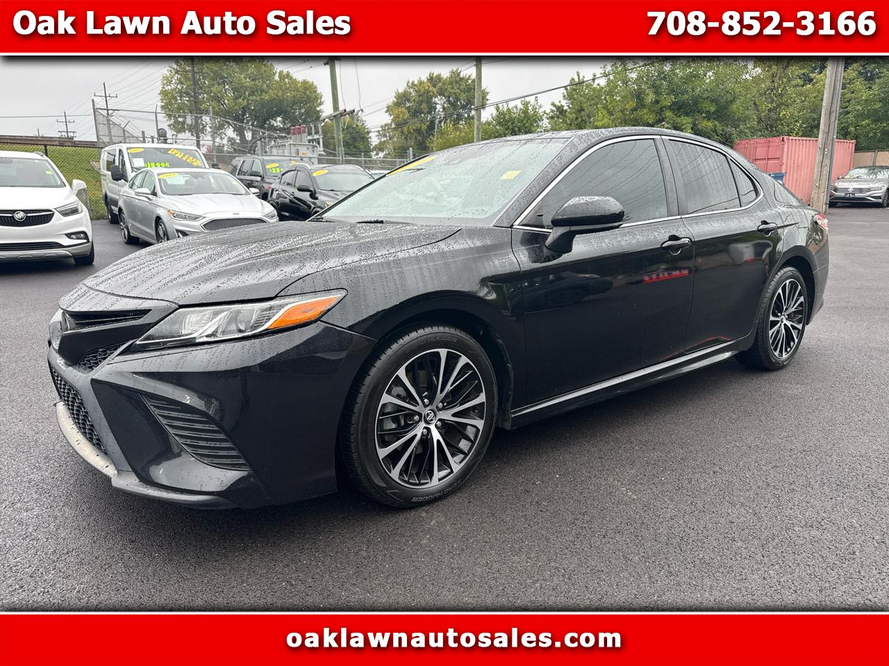 2020 Toyota Camry SE's photo