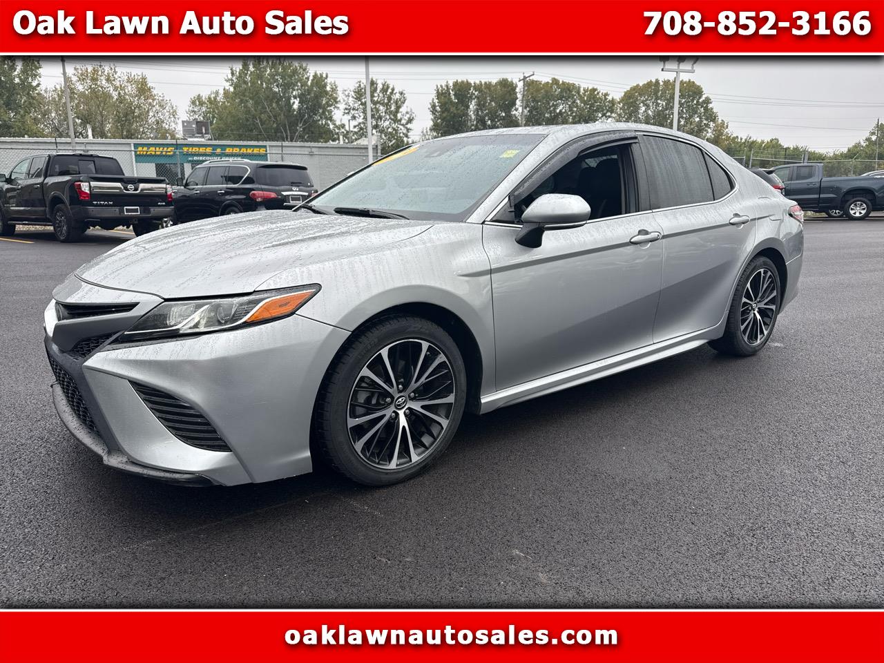 2019 Toyota Camry SE's photo