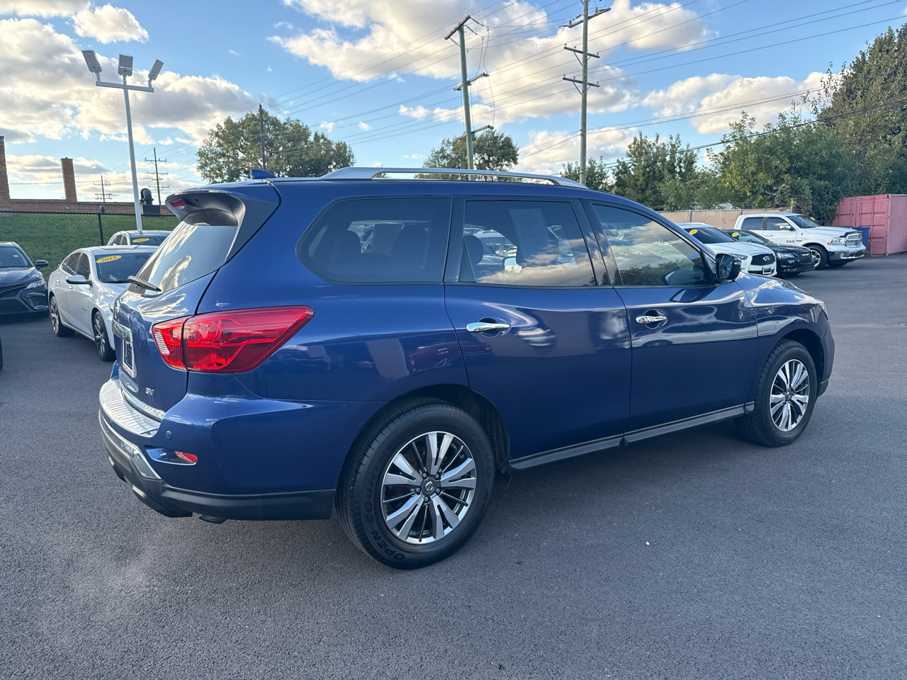 Nissan Pathfinder SV 2020