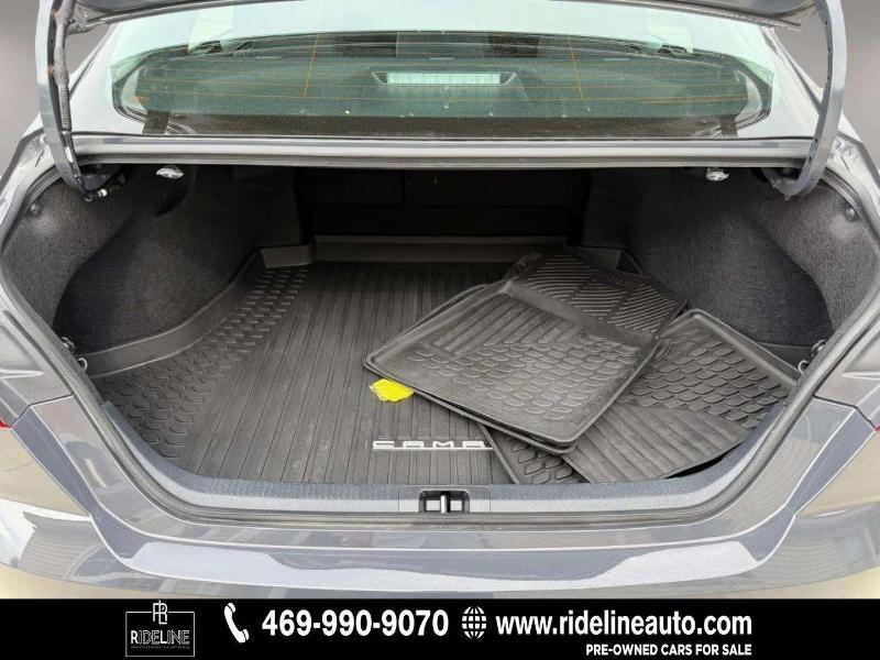 Toyota Camry Hybrid LE 2025