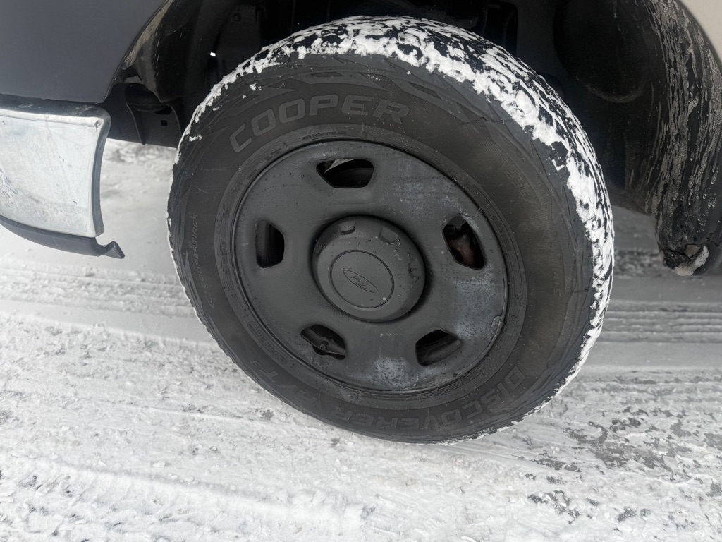 Ford F-150 STX 2WD 2005