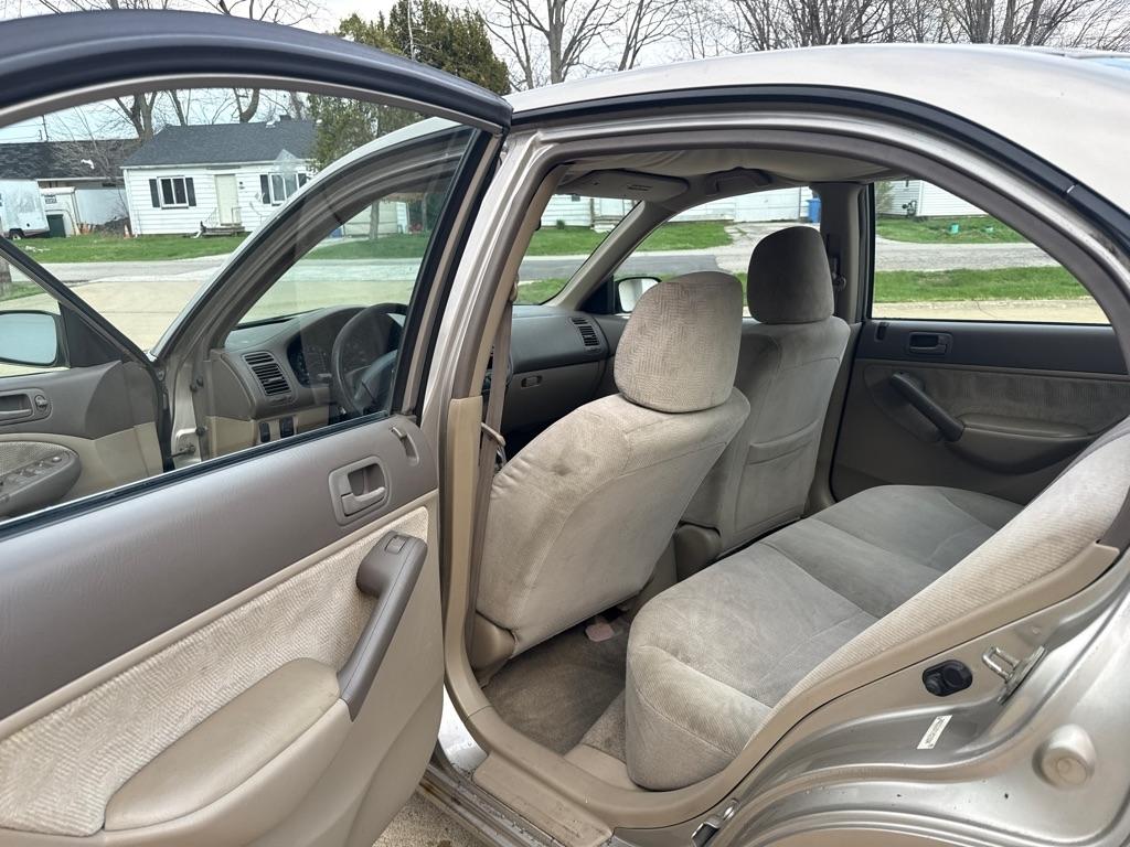 Honda Civic LX sedan 2001