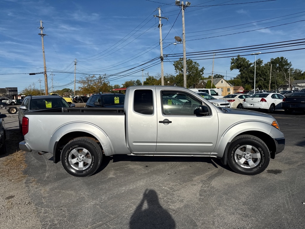 2009 Nissan Frontier SE King Cab photo 4