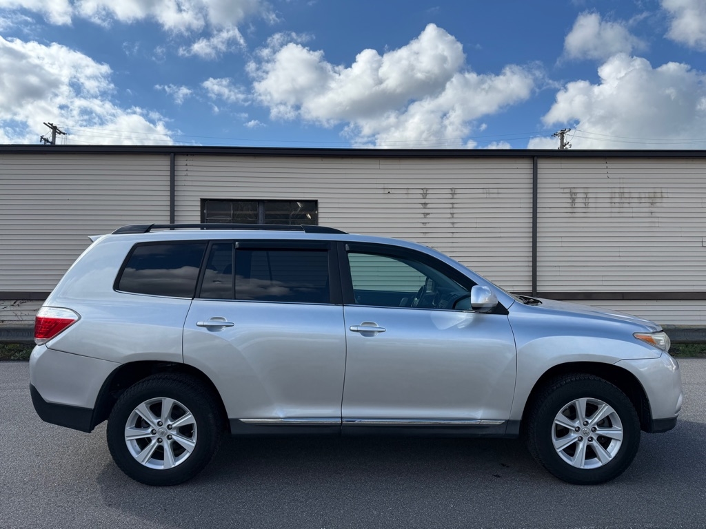 Toyota Highlander Base 4WD 2012