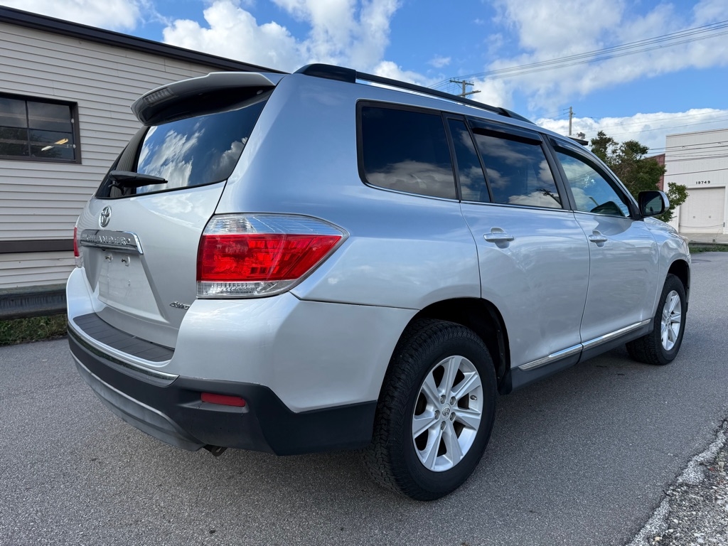 Toyota Highlander Base 4WD 2012