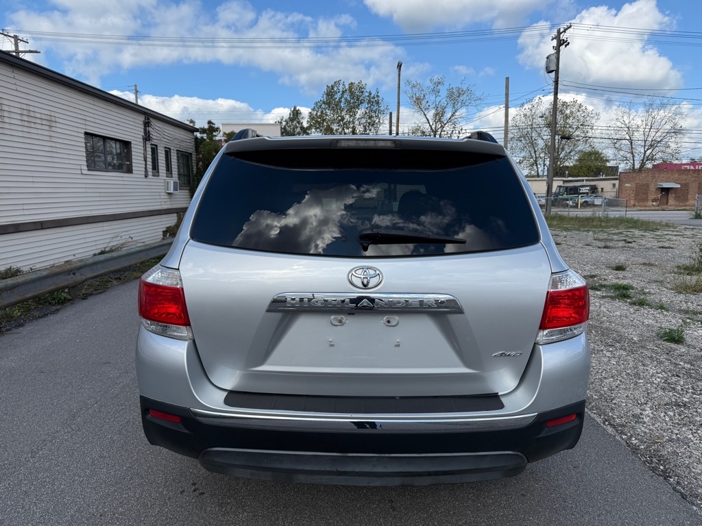 Toyota Highlander Base 4WD 2012
