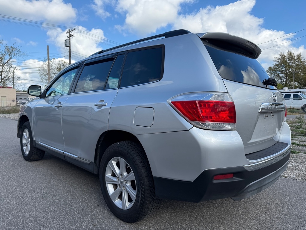 Toyota Highlander Base 4WD 2012