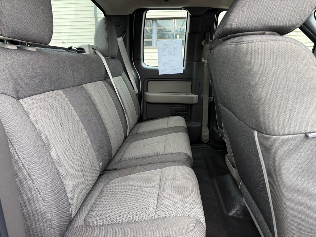 Ford F-150 XL SuperCab 8-ft. Bed 4WD 2010 Ford F-150 XL SuperCab 8-ft. Bed 4WD 2010