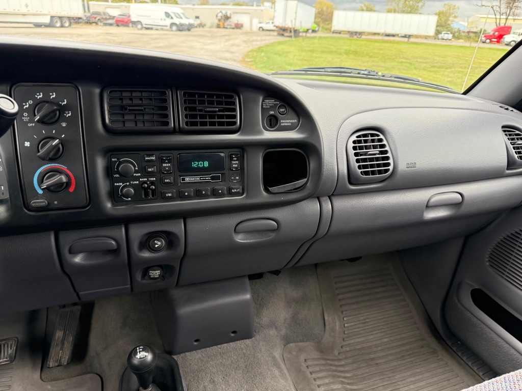 Dodge Ram 2500 ST Long Bed 4WD 2002 Dodge Ram 2500 ST Long Bed 4WD 2002