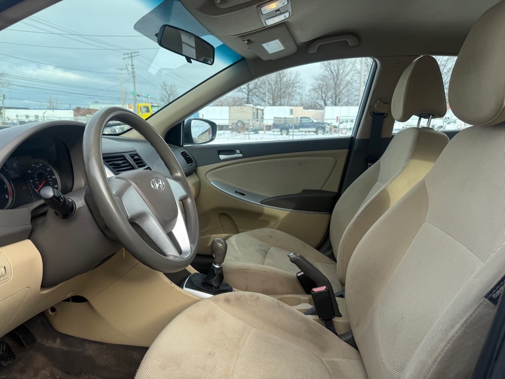 Hyundai Accent GLS 4-Door 2012