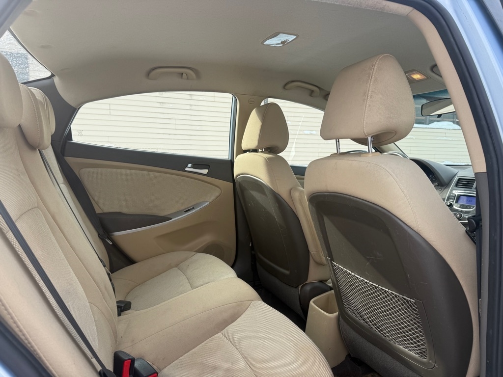 Hyundai Accent GLS 4-Door 2012