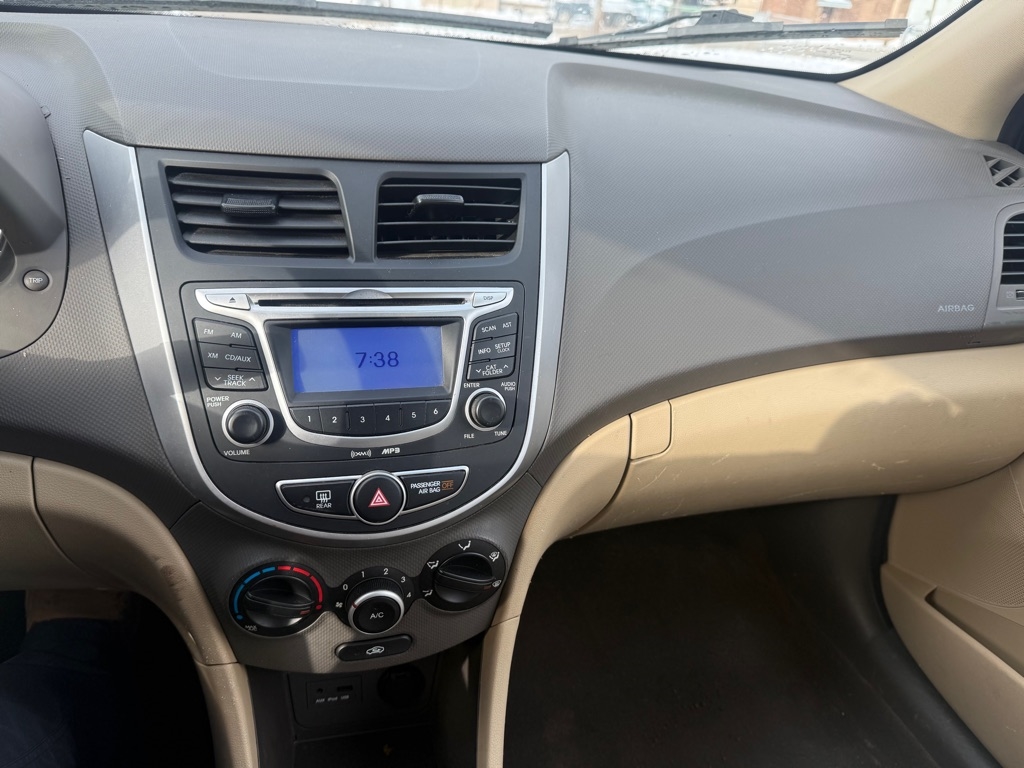 Hyundai Accent GLS 4-Door 2012