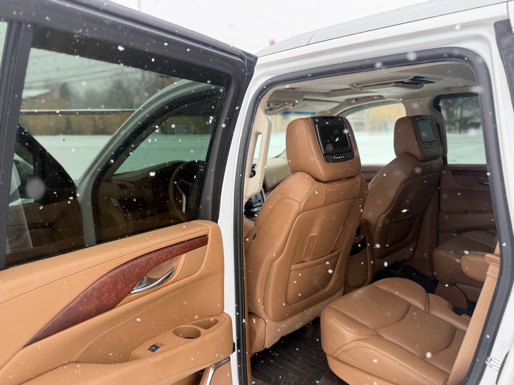 Cadillac Escalade Platinum 4WD 2016