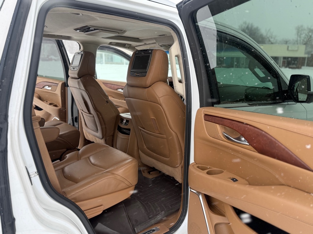 Cadillac Escalade Platinum 4WD 2016