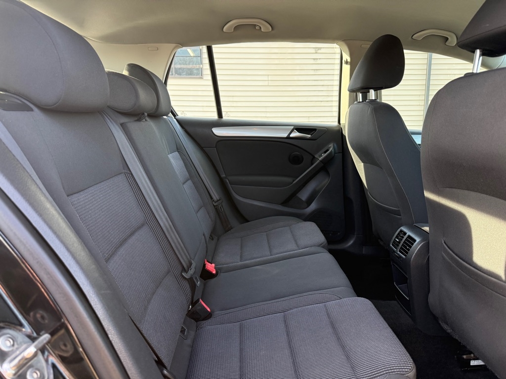 Volkswagen Golf 2.5L Conv & Sunroof 4 Door PZEV 2013