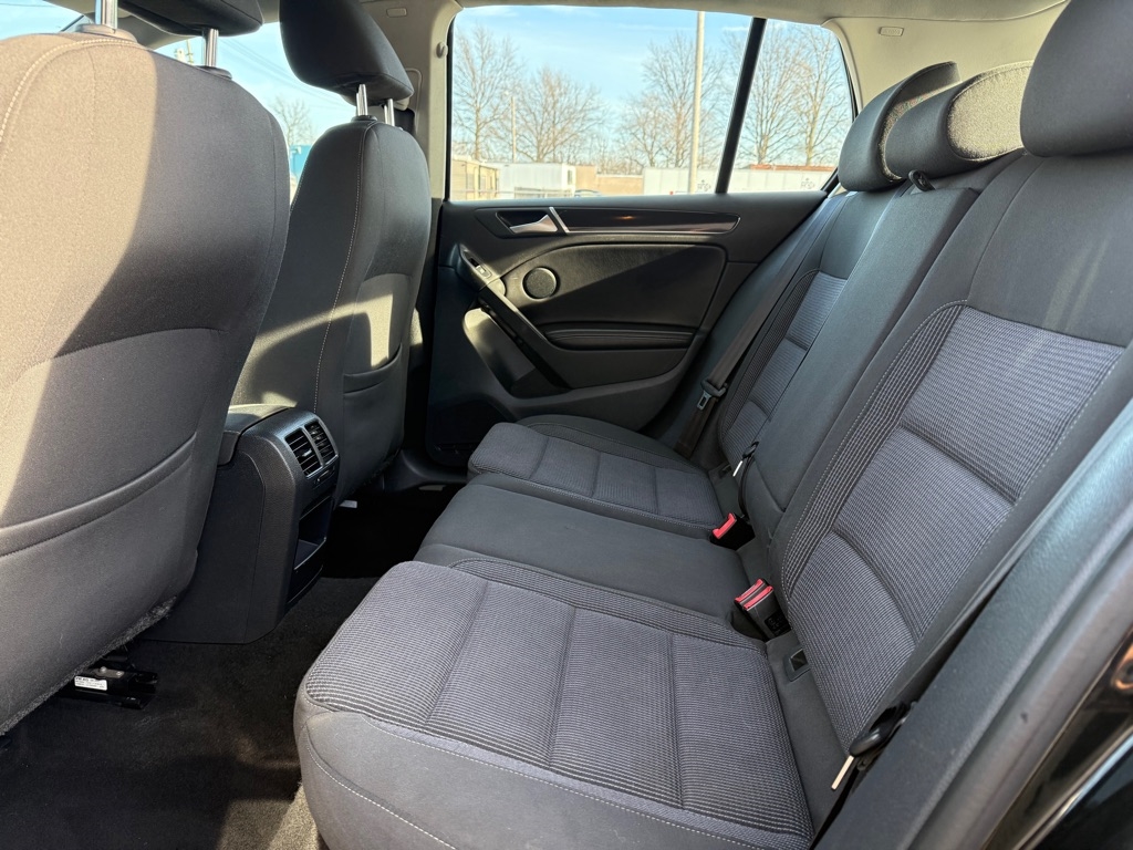 Volkswagen Golf 2.5L Conv & Sunroof 4 Door PZEV 2013