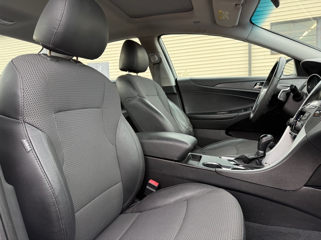 Hyundai Sonata SE Auto 2011